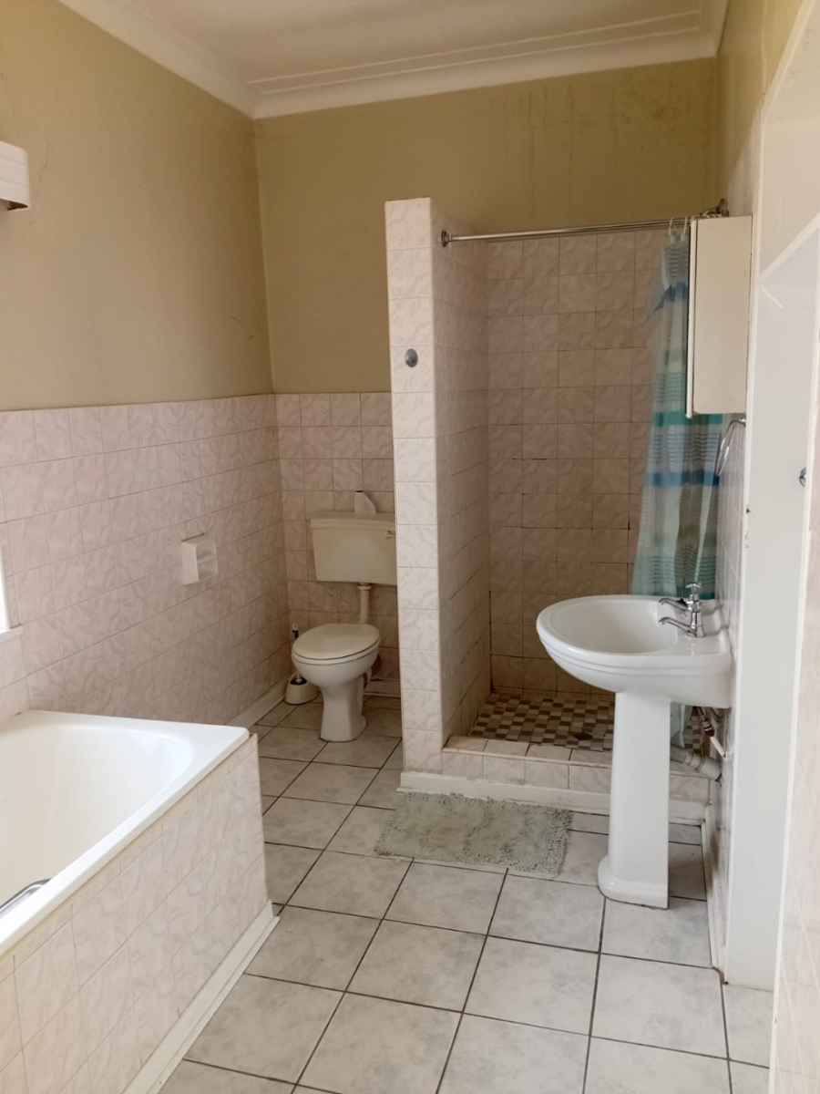 6 Bedroom Property for Sale in Park West Free State